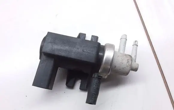 Volkswagen Golf IV Turbo solenoid valve 1J0906627A 72290325