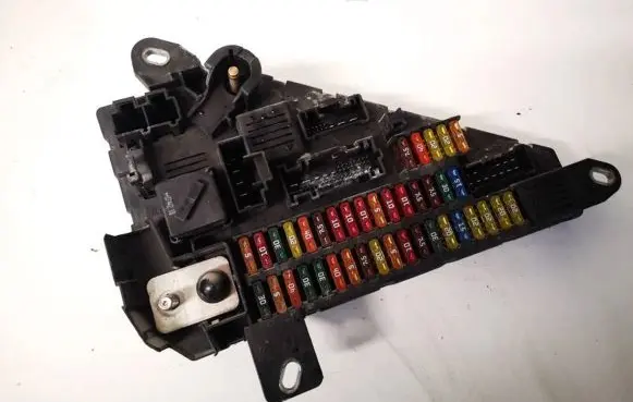 BMW 5 E60 E61 Fuse box set 913883001 518956057