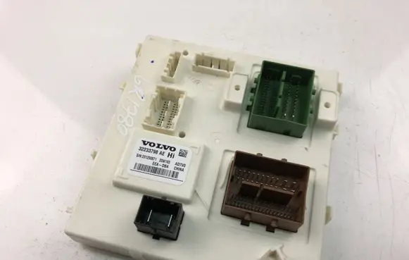 Volvo XC90 Fuse box set 32233798AE