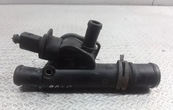 Volkswagen Polo III 6N 6N2 6NF Engine coolant pipe/hose 038121133