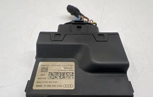 Audi A4 S4 B9 Fuel injection pump control unit/module 8W0906093