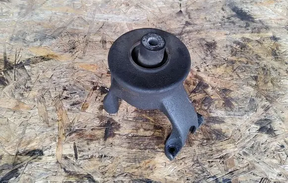 Volkswagen Transporter - Caravelle T5 Engine mount bracket