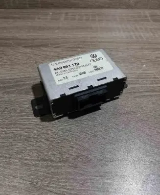 Audi A6 S6 C4 4A Alarm control unit/module 4A0951173