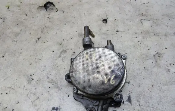 Jaguar XJ X351 Vacuum pump 9X2Q-2A451-BD