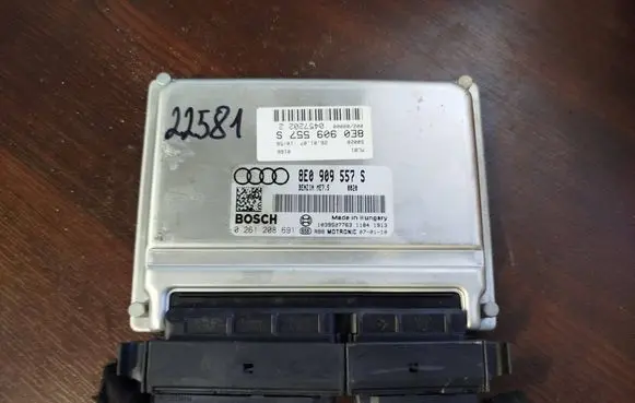 Audi A4 S4 B6 8E 8H Engine control unit/module 8e0909557s 0261208691