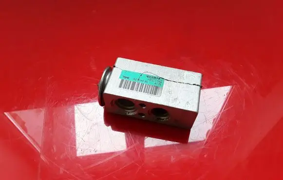 Renault Clio III Air conditioning (A/C) expansion valve 668878J 52304490