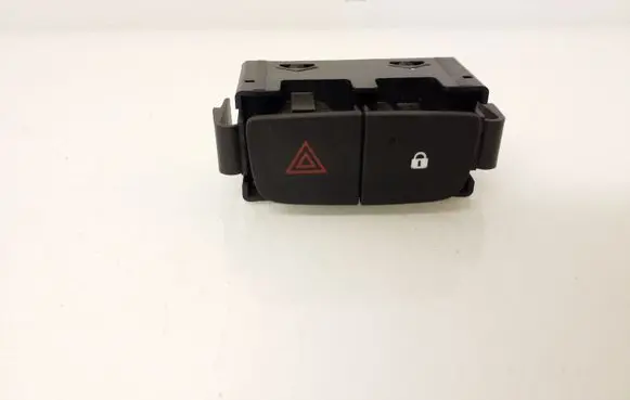Renault Trafic III (X82) Hazard light switch E31601