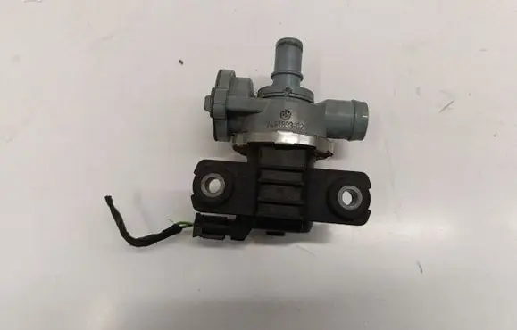 BMW 2 F44 Vacuum valve 7441833