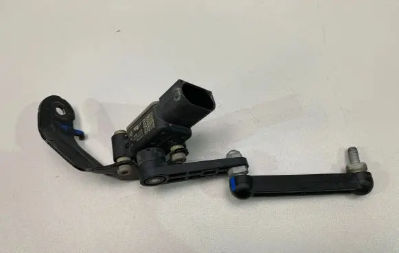 BMW X6 F16 Headlight/headlamp level sensor 6867646