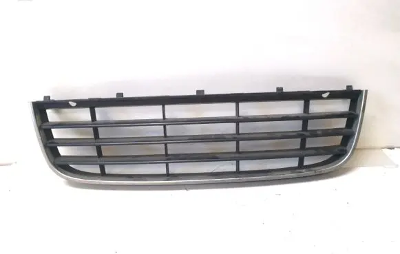 Volkswagen Jetta V Front bumper lower grill 1K0853677C