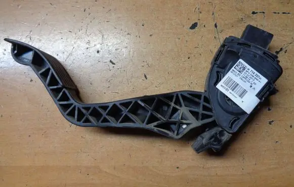 Peugeot 2008 I Accelerator throttle pedal 9671433780