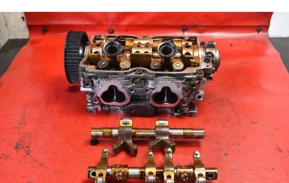 Subaru Forester SG Engine head 