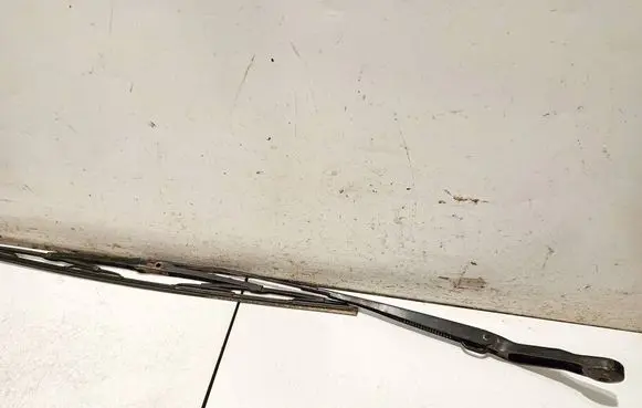 Opel Meriva A Front wiper blade arm 13139725