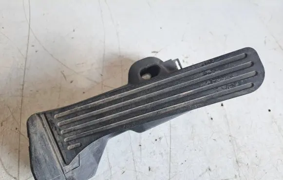Volkswagen PASSAT B7 Accelerator throttle pedal 1K2723503AJ 6PV01104006