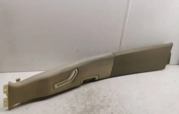 Volvo XC90 (B) pillar trim (top) 