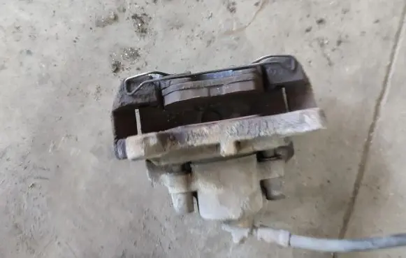 Volkswagen PASSAT B6 Front brake caliper