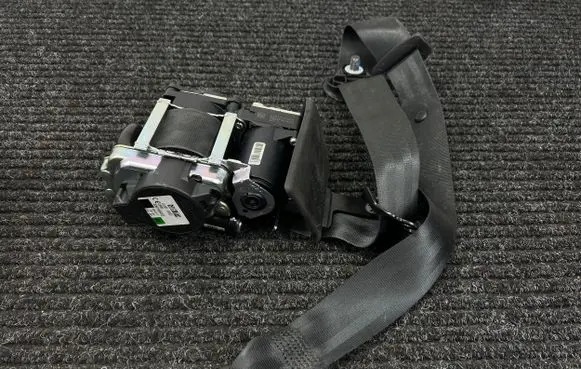 Volvo XC90 Front seatbelt 6309194