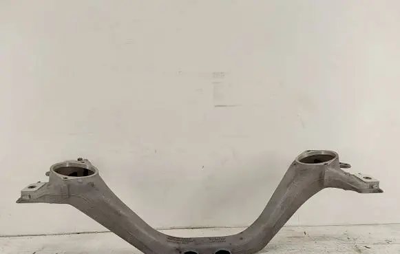 Volkswagen Touareg II Engine mounting bracket 7P0199207