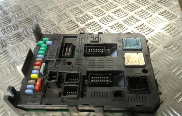 Peugeot 308 Comfort/convenience module 9666895380