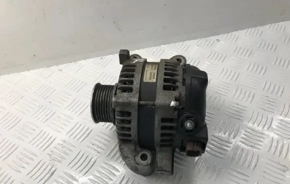 Toyota Corolla Verso AR10 Generator/alternator 270600G011 1042104521