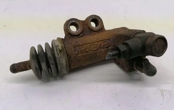 Clutch slave cylinder