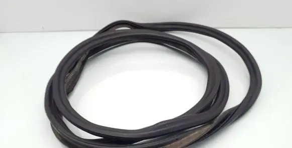 Volkswagen Touran II Trunk rubber seal (body) 1T0827705J