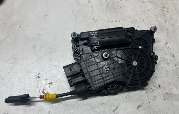 BMW X6 E71 Front door soft close latching motor 4151309300