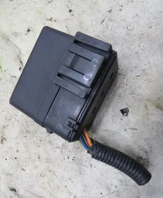 Nissan Qashqai Fuse box cover KRIS235789