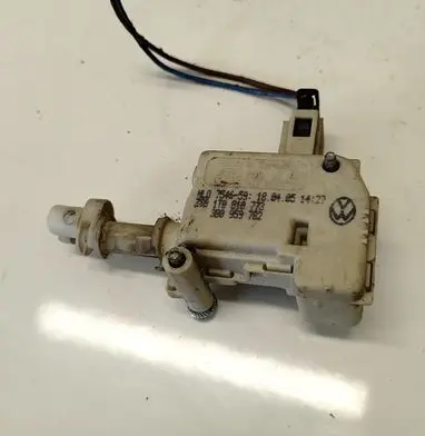 Volkswagen Touran I Central locking motor 3B0959782