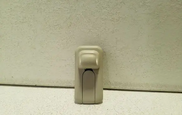 Sun visor clip/hook/bracket