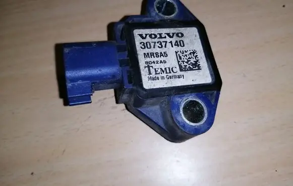 Volvo V50 Airbag deployment crash/impact sensor 30737140