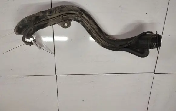 Fuel tank filler neck pipe