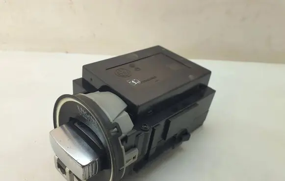Volkswagen PASSAT B6 Ignition lock 3C0905843Q 33303301 160210186216