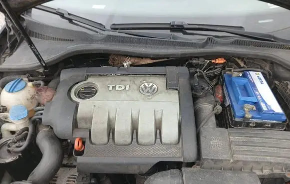 Volkswagen Golf V Engine cover (trim) 