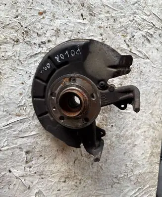Volkswagen Polo V 6R Front wheel hub Z682