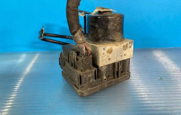Ford Focus ABS Pump 8M512C405AA 10096001273 28560004033