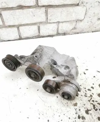 Hyundai Santa Fe Generator/alternator bracket 