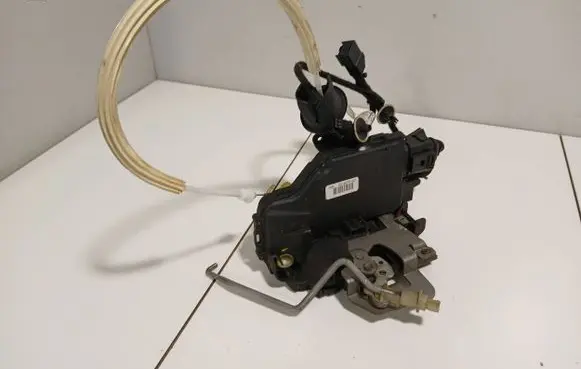Audi A2 Front door lock PA66307 8Z1837016D