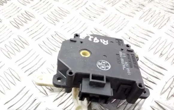 Toyota Yaris Air flap motor/actuator 0637007900