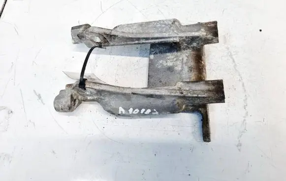 Subaru Outback Engine mounting bracket