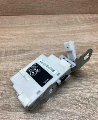 Toyota Prius (XW20) Door control unit/module 8999247020 626467000