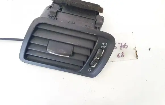 Volkswagen PASSAT B6 Dash center air vent grill 3c1819701e