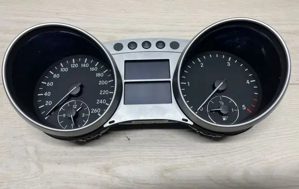 Mercedes-Benz R W251 Speedometer (instrument cluster) A2514405211 A2C53280905