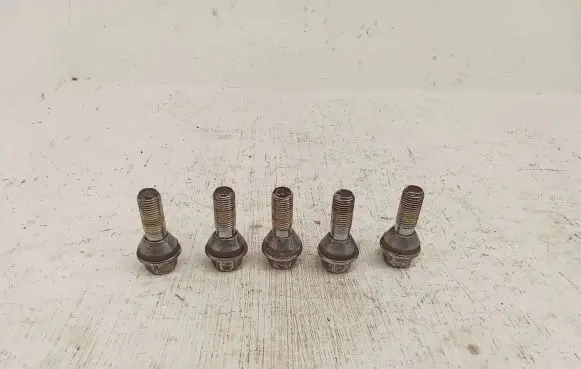 Volvo V60 Nuts/bolts 