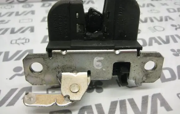 Seat Ibiza III (6L) Tailgate/trunk/boot lock/catch/latch 6L6827505