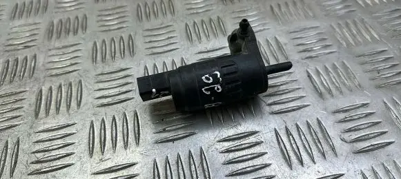Volkswagen PASSAT B8 Windscreen/windshield washer pump 1K6955651