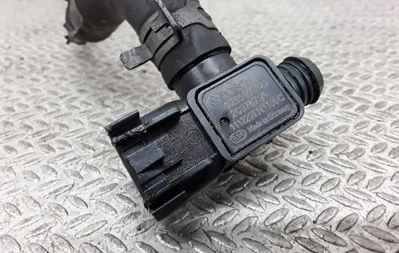 Opel Astra J Vacuum valve 0265005321