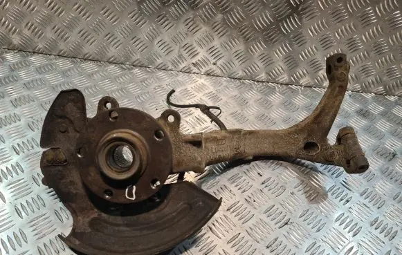 Volkswagen PASSAT B5 Front wheel hub