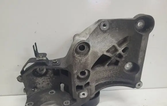 Opel Insignia A A/C compressor mount bracket 55562863