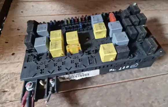 Mercedes-Benz ML W163 Fuse module 1635450205